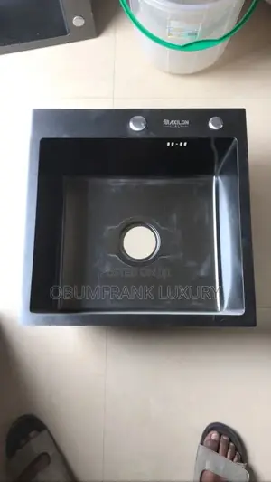 Black Hand Med Sink