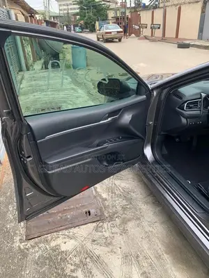 Toyota Camry SE FWD 2020 Gray