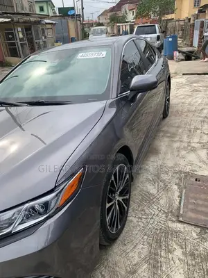 Toyota Camry SE FWD 2020 Gray