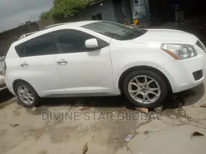 Pontiac Vibe 2010 White