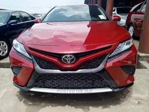 Toyota Camry SE FWD (2.5L 4cyl 8AM) 2018 Red