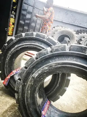 28x9-15 Solid Rockbuster