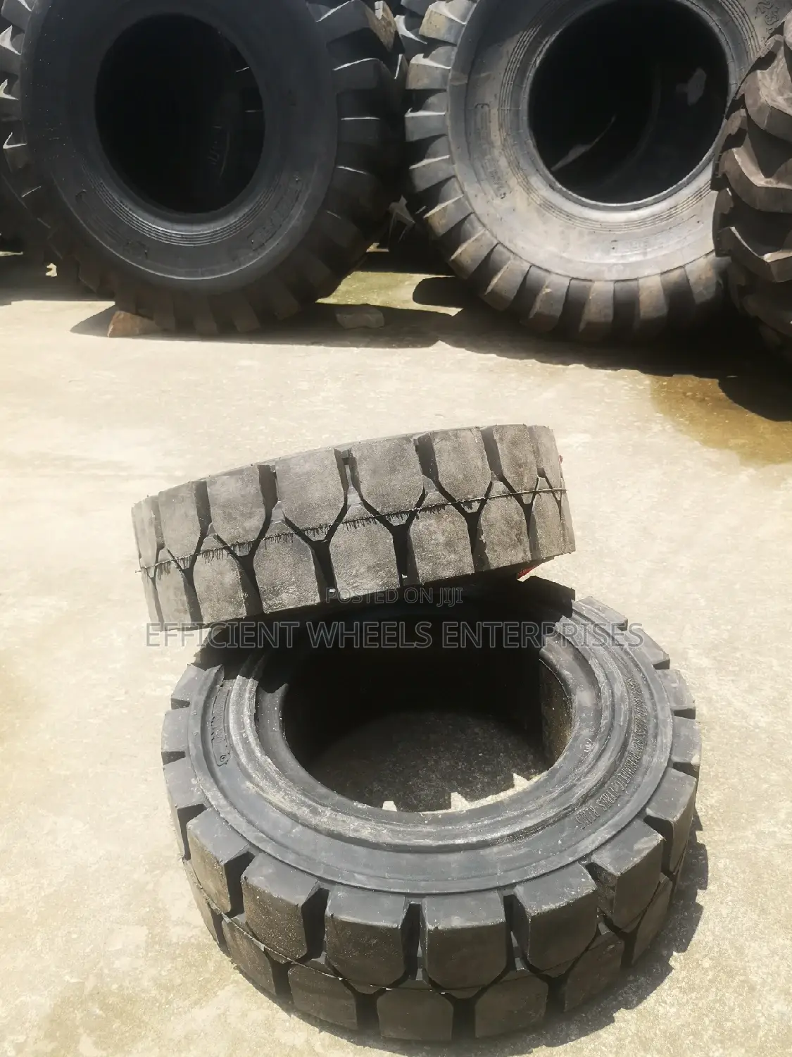 28x9-15 Solid Rockbuster