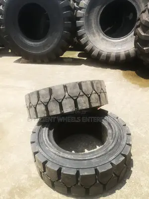 28x9-15 Solid Rockbuster