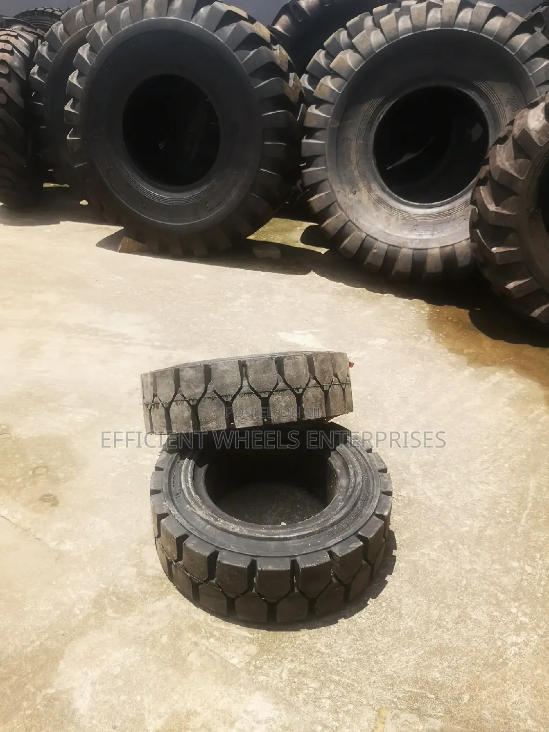 28x9-15 Solid Rockbuster