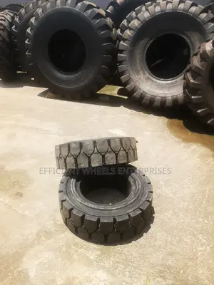 28x9-15 Solid Rockbuster
