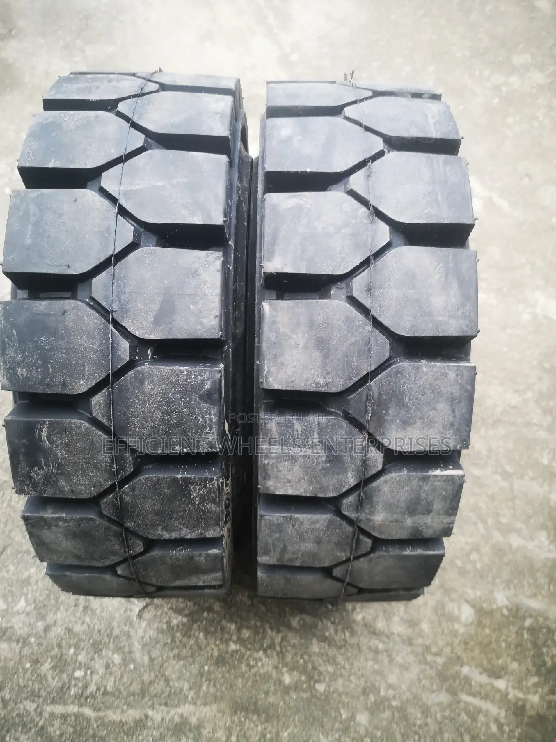 28x9-15 Solid Rockbuster
