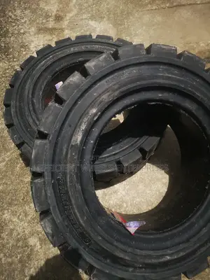 28x9-15 Solid Rockbuster