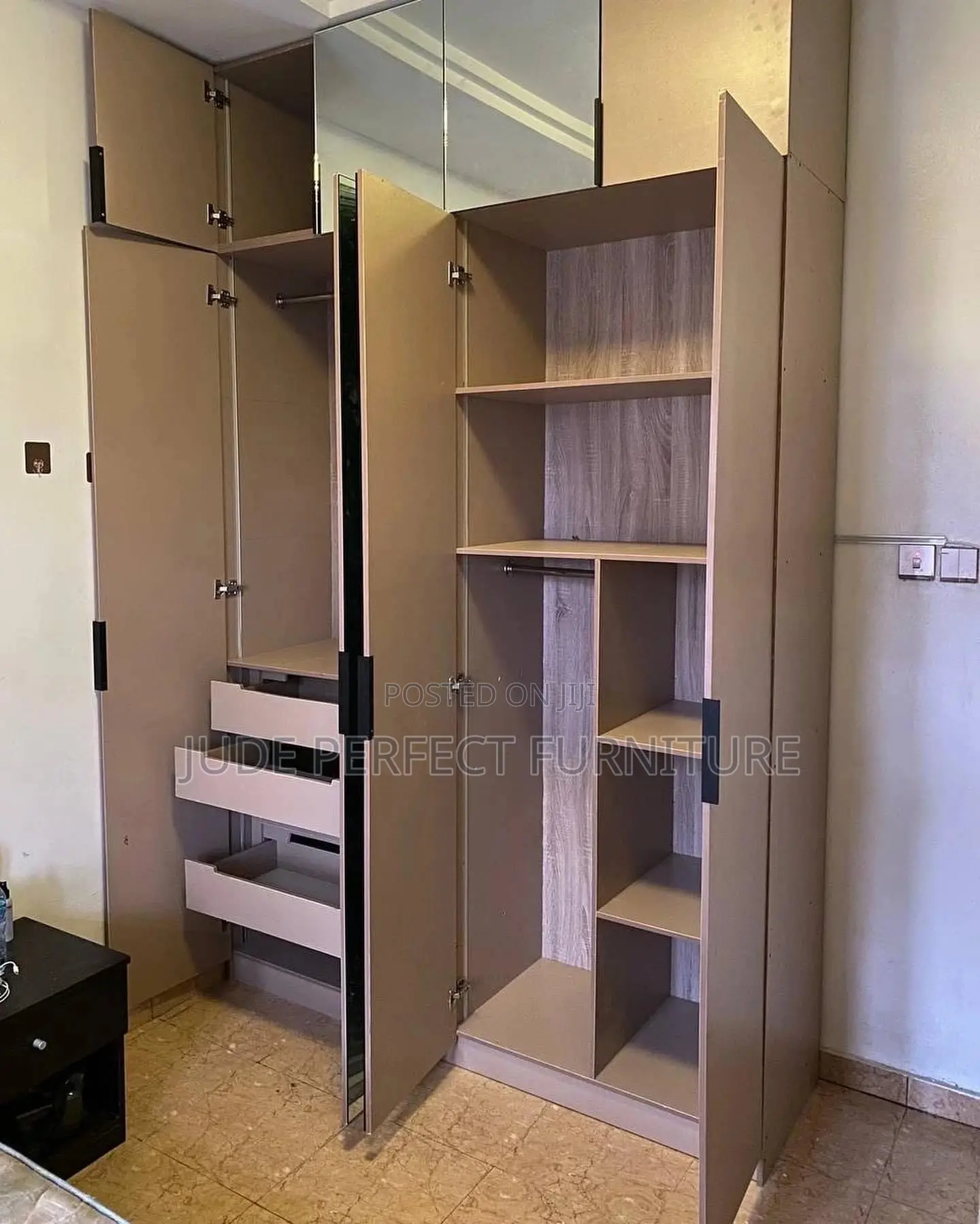 Family Size Wardrobe With Mirror
