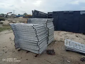 Very Good Standard Strong Iron Mobile Scaffolding.