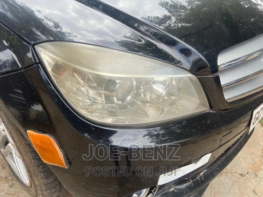 C300 2010 Front Bumper Pointer Light