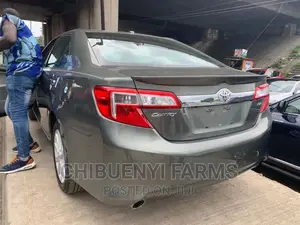 Toyota Camry XLE 4dr Sedan w/Prod. End 11/13 (3.5L 6cyl 6A) 2014 Ivory