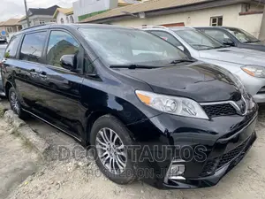 Toyota Sienna XLE AWD 2019 Black