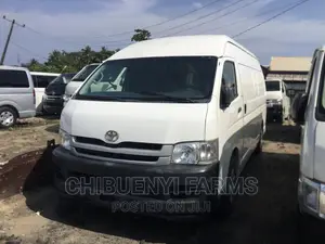 Toyota HiAce 2011 White