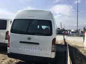 Toyota HiAce 2011 White