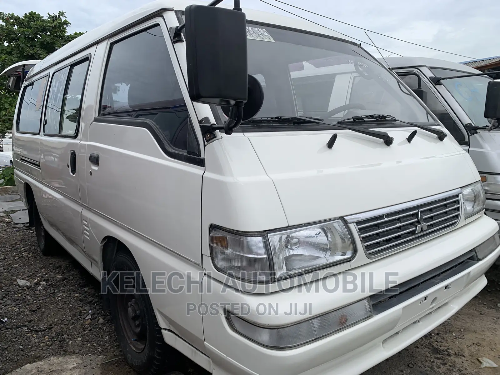 Mitsubishi L300 2004 White