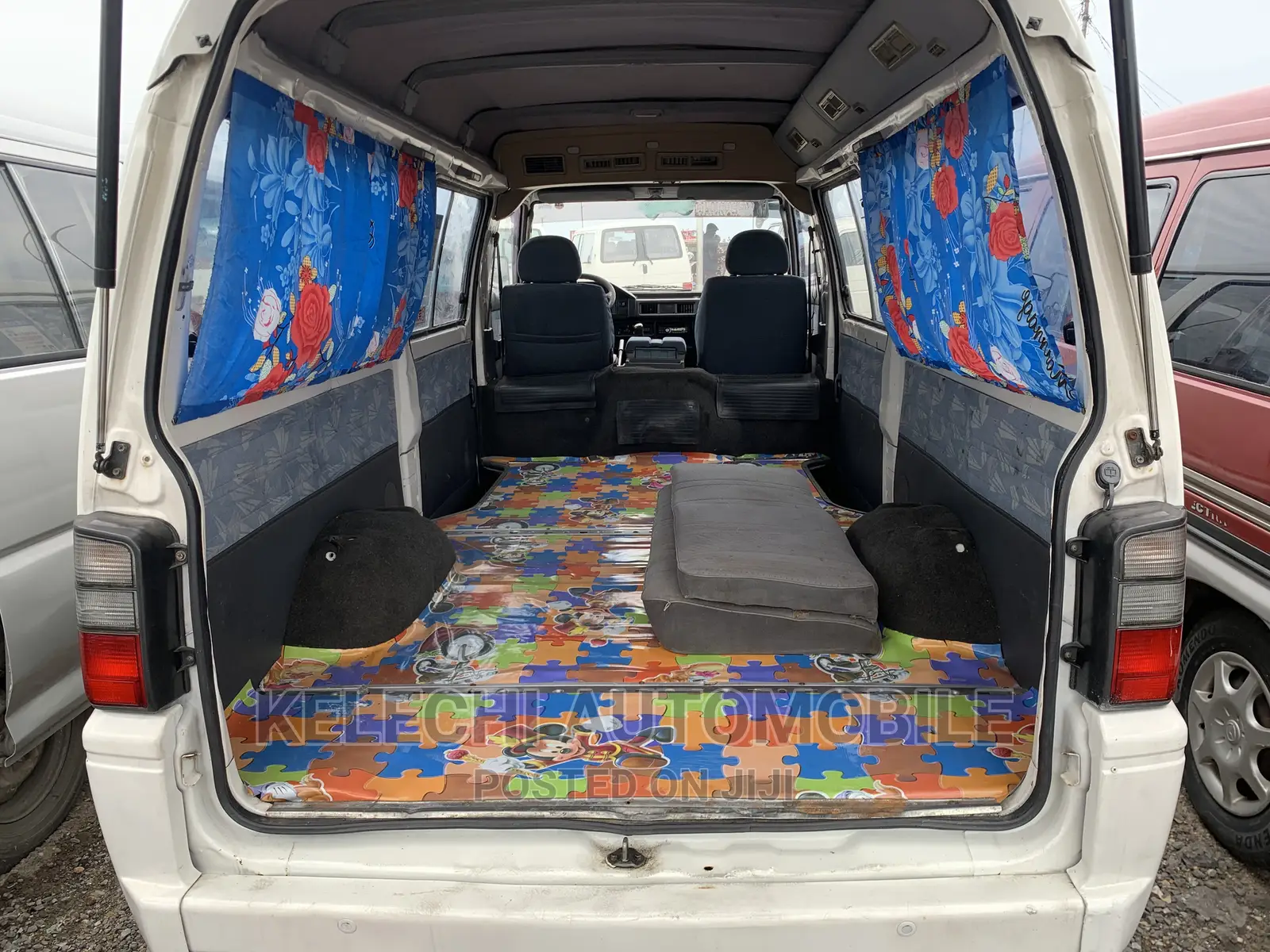 Mitsubishi L300 2004 White