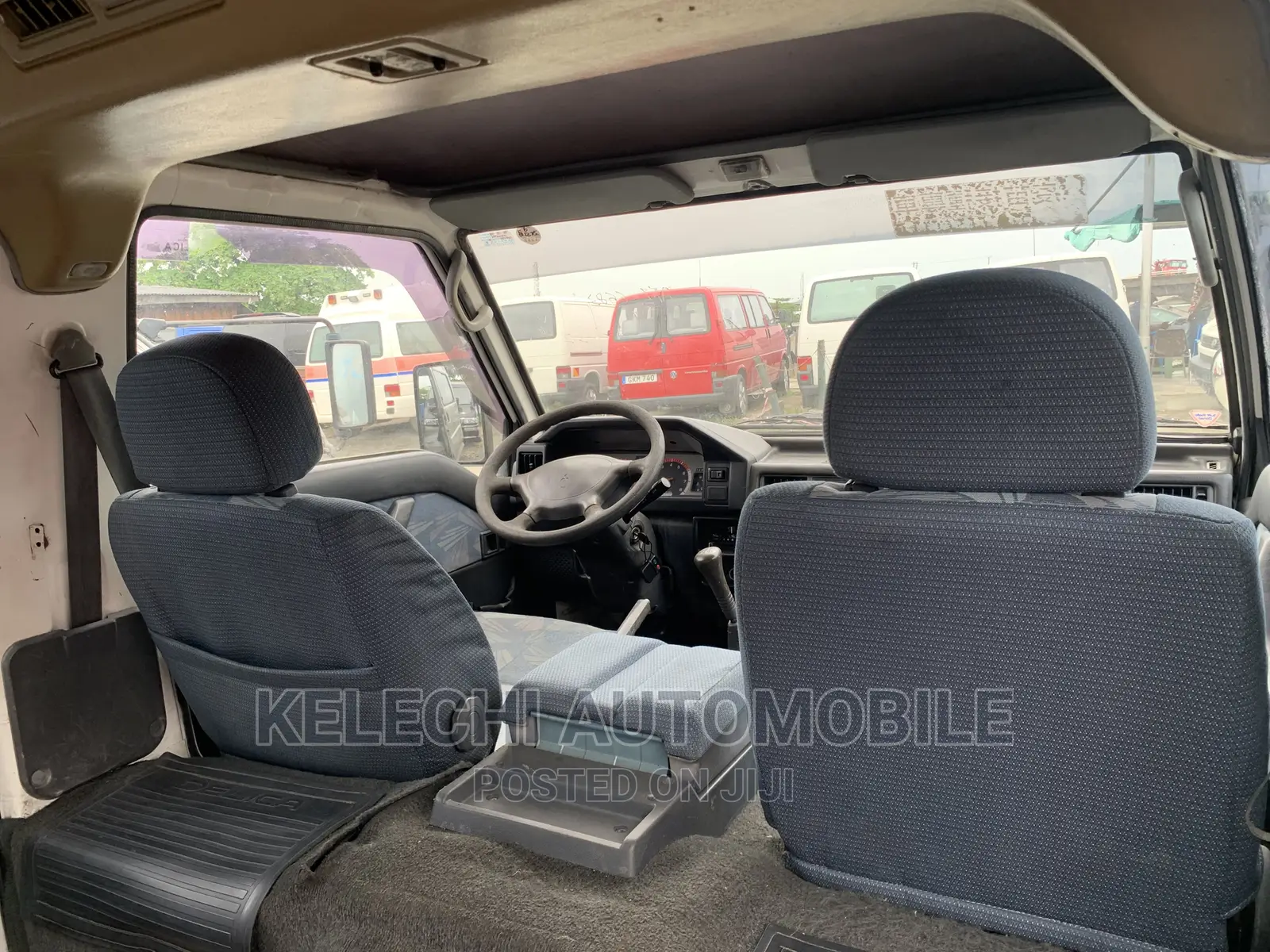 Mitsubishi L300 2004 White