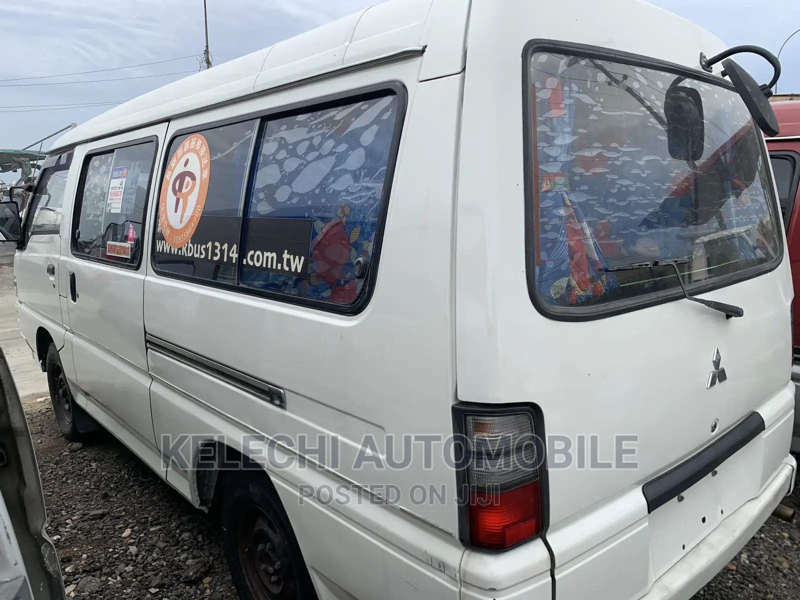 Mitsubishi L300 2004 White