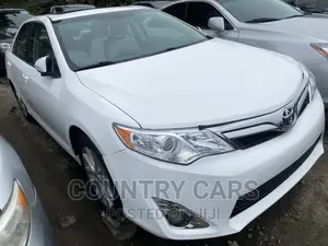 Toyota Camry XLE 4dr Sedan (2.5L 4cyl 6A) 2012 White