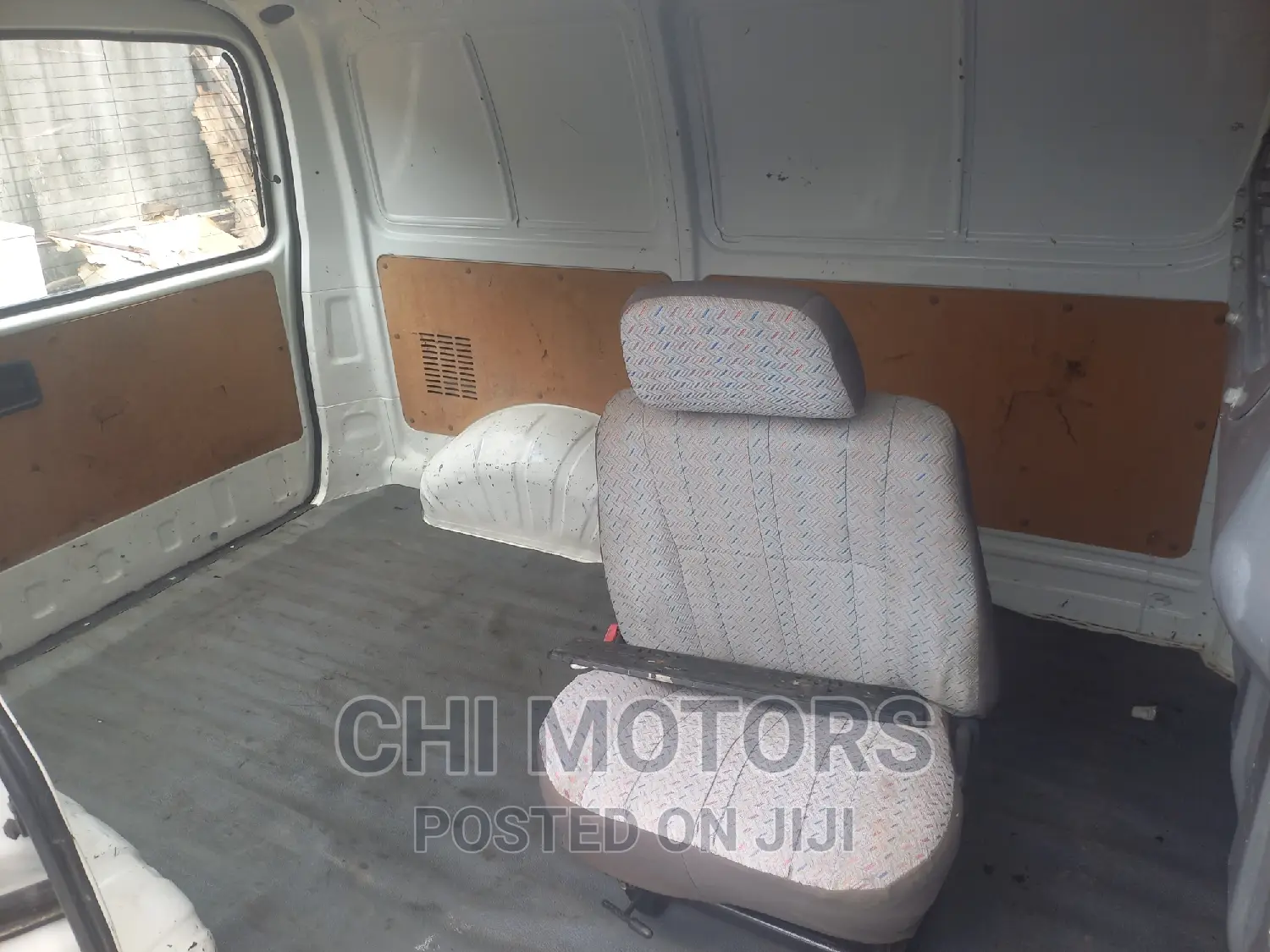 Toyota HiAce 2006 White