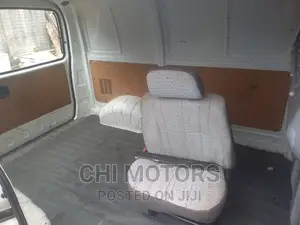 Toyota HiAce 2006 White