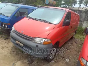 Toyota HiAce 2007 Red