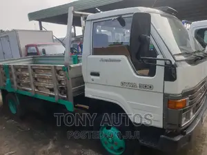 Toyota Dynai 300 Long Frame