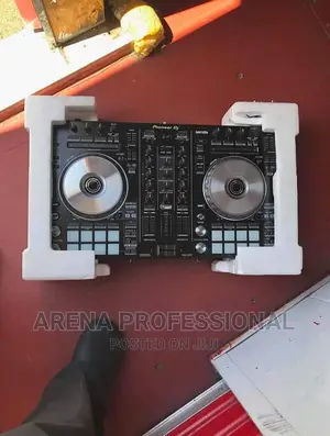Pioneer DDJ-SR2 Controller