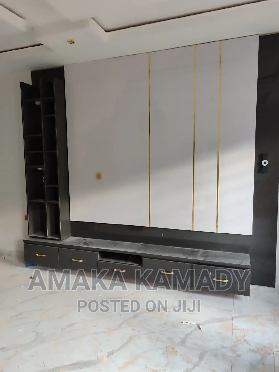 Simple Tv Console