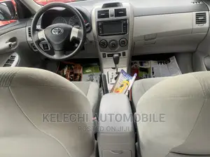 Toyota Corolla LE 4dr Sedan (1.8L 4cyl 4A) 2013 Silver