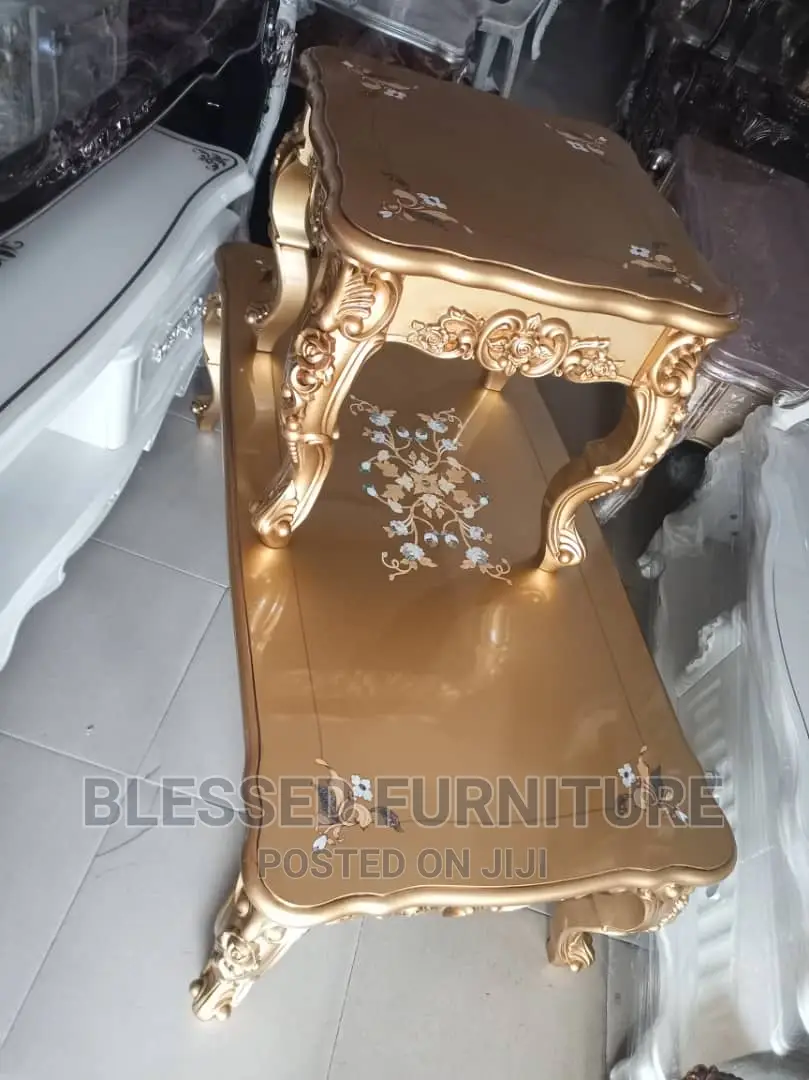 Imported Center Table With Two Stool
