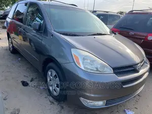 Toyota Sienna LE AWD 2005 Gray