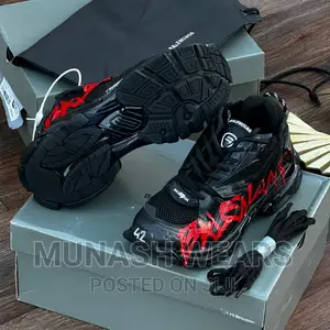 BALENCIAGA Track