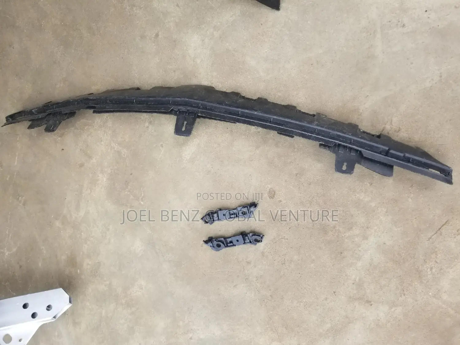 C300 2017 Front Bumper Clips