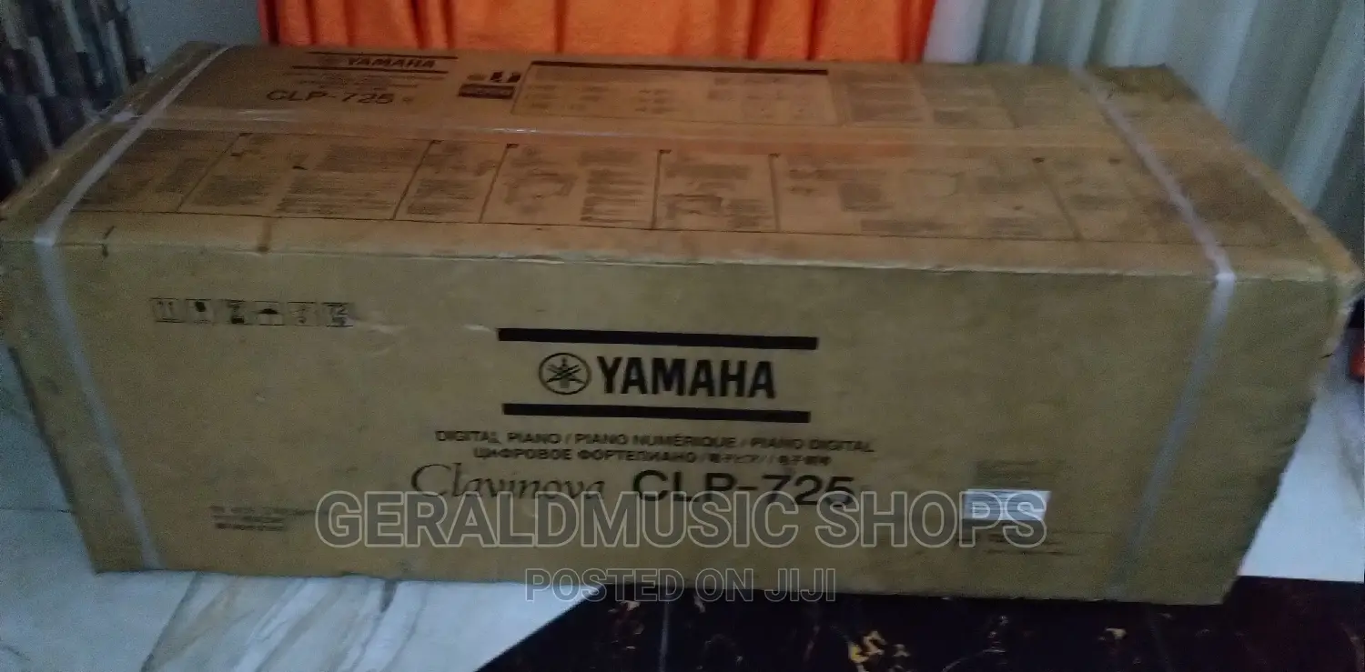 Yamaha Clavinova CLP-725 Digital Piano