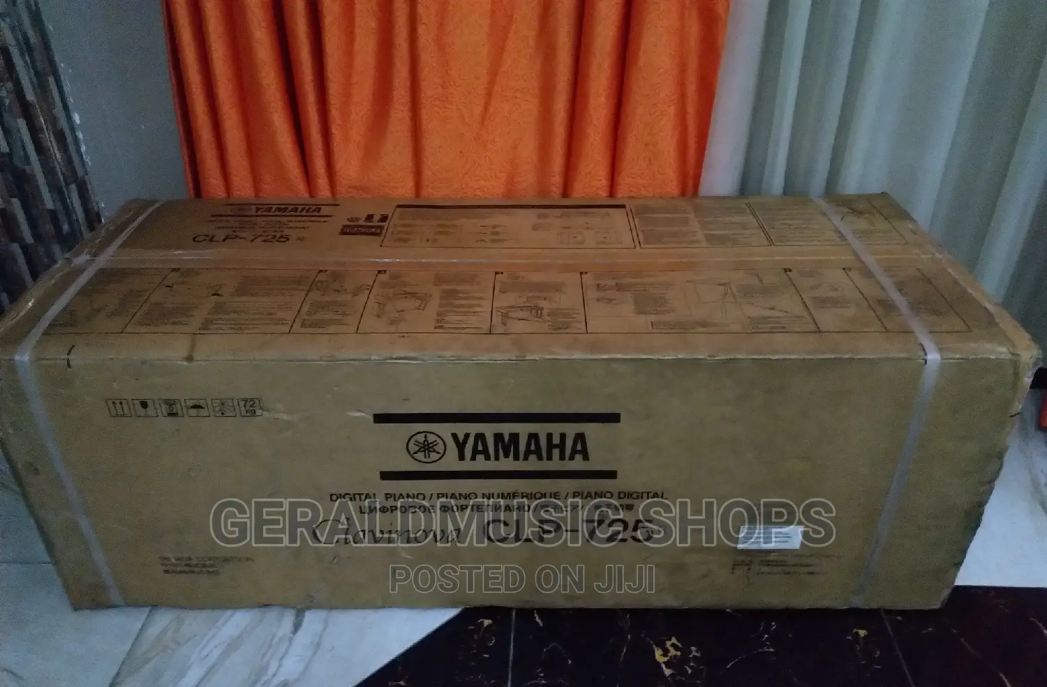 Yamaha Clavinova CLP-725 Digital Piano