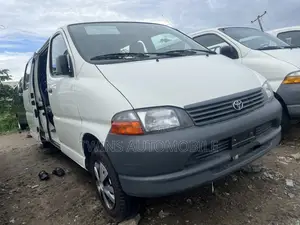 Toyota HiAce 2006 White