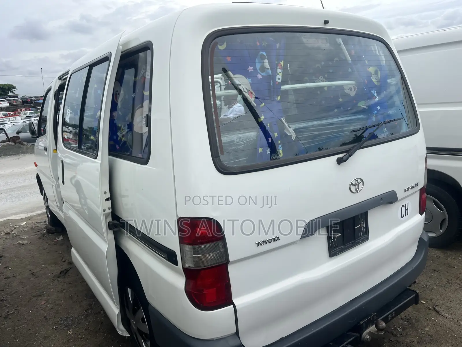 Toyota HiAce 2006 White