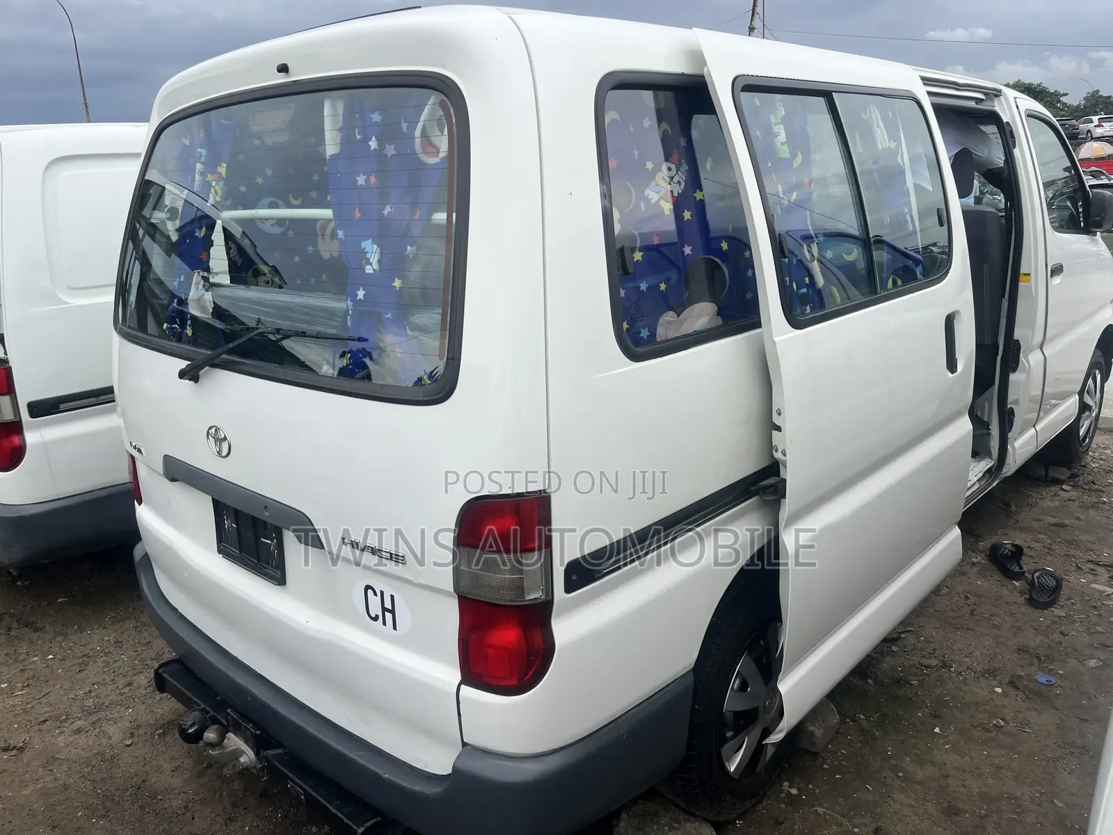 Toyota HiAce 2006 White