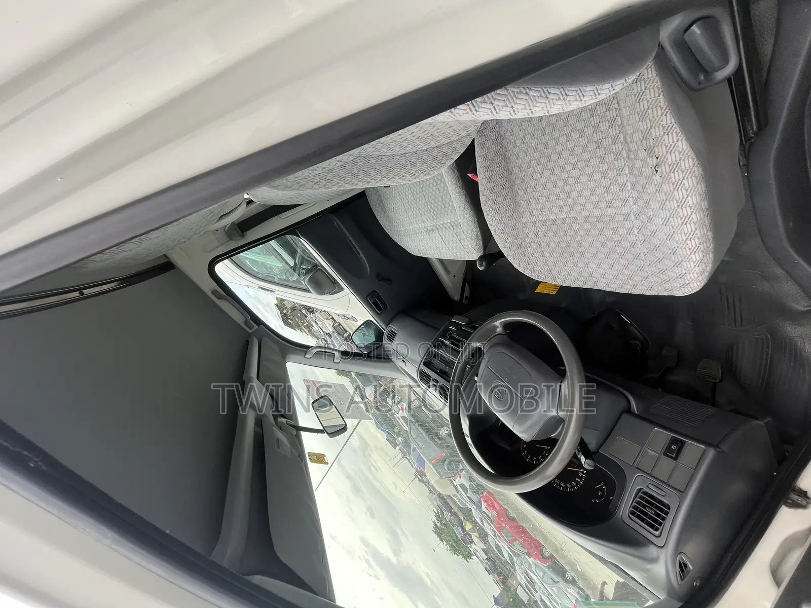 Toyota HiAce 2006 White
