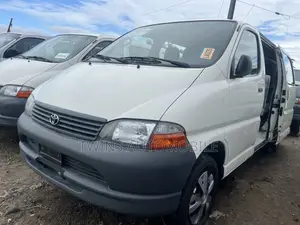 Toyota HiAce 2006 White
