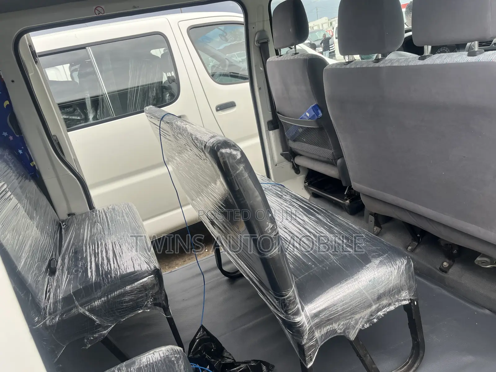 Toyota HiAce 2006 White