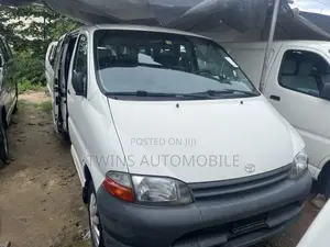 Toyota HiAce 2007 White