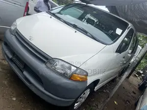 Toyota HiAce 2007 White