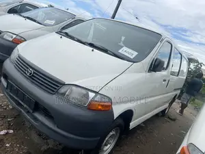 Toyota HiAce 2003 White