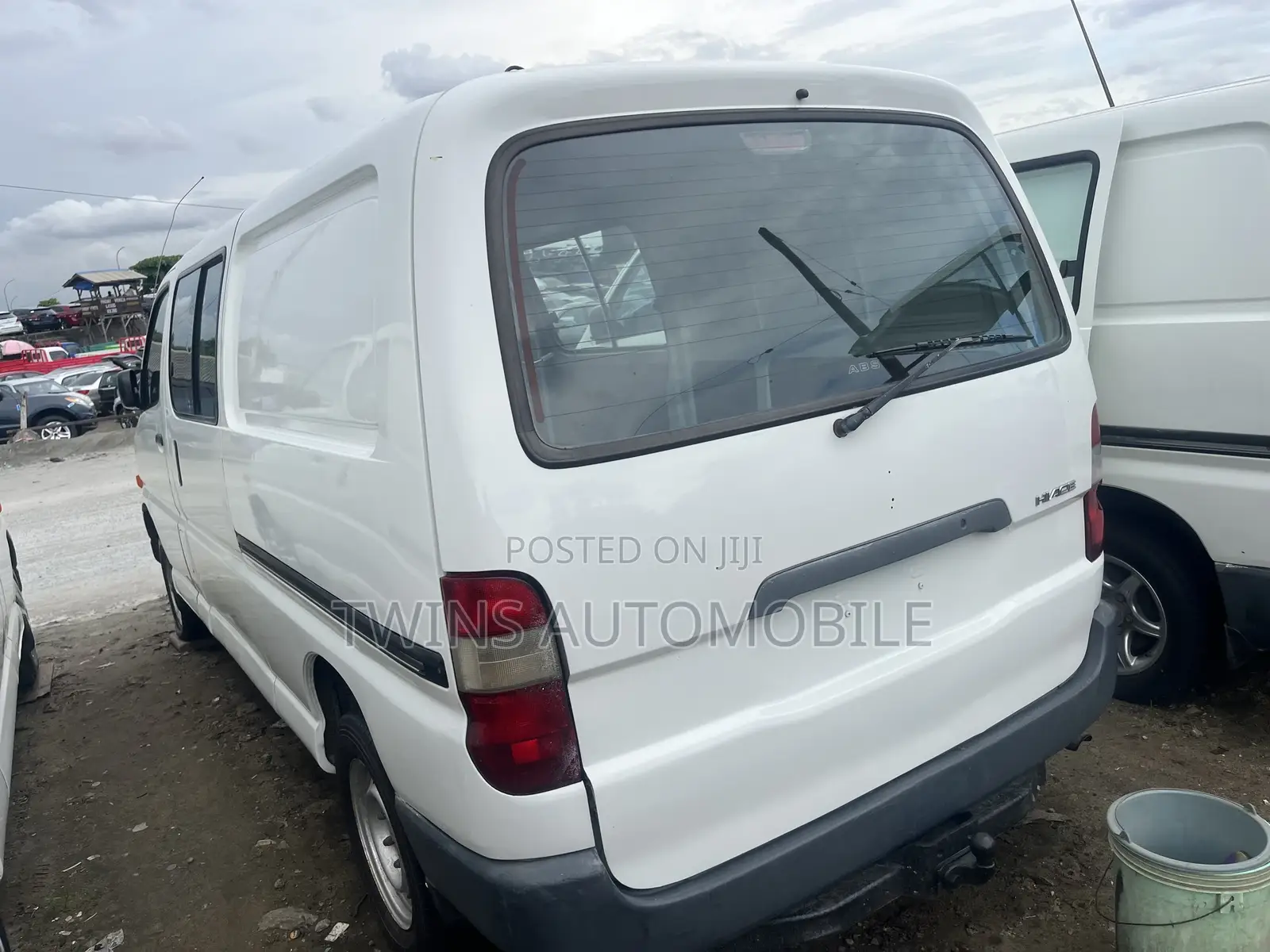 Toyota HiAce 2003 White