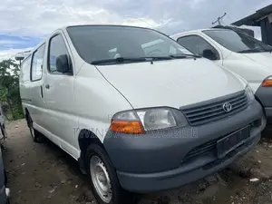 Toyota HiAce 2003 White