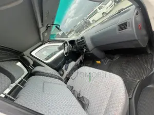 Toyota HiAce 2003 White