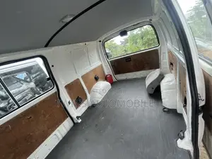 Toyota HiAce 2003 White
